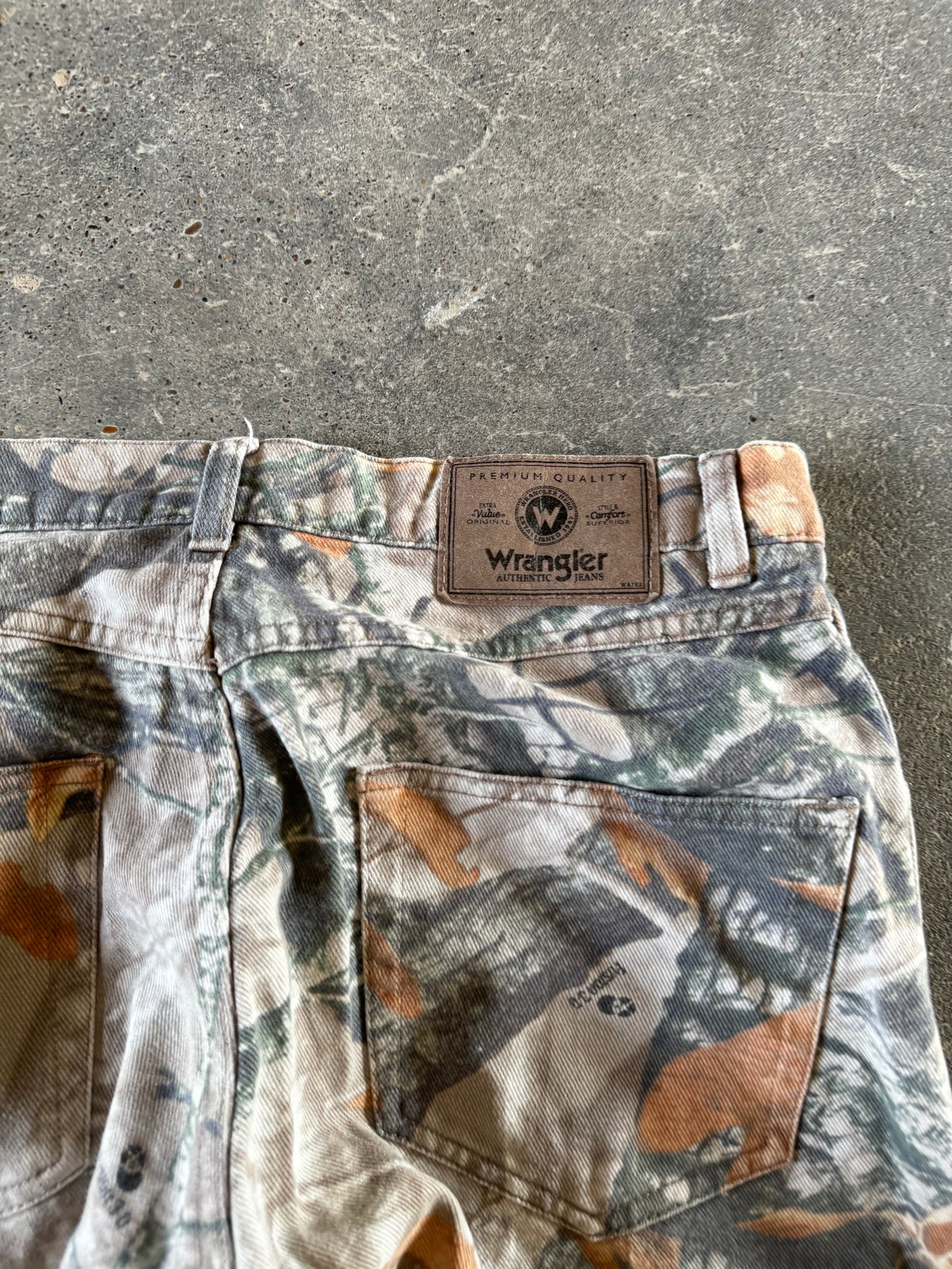 Vintage wrangler camo pants