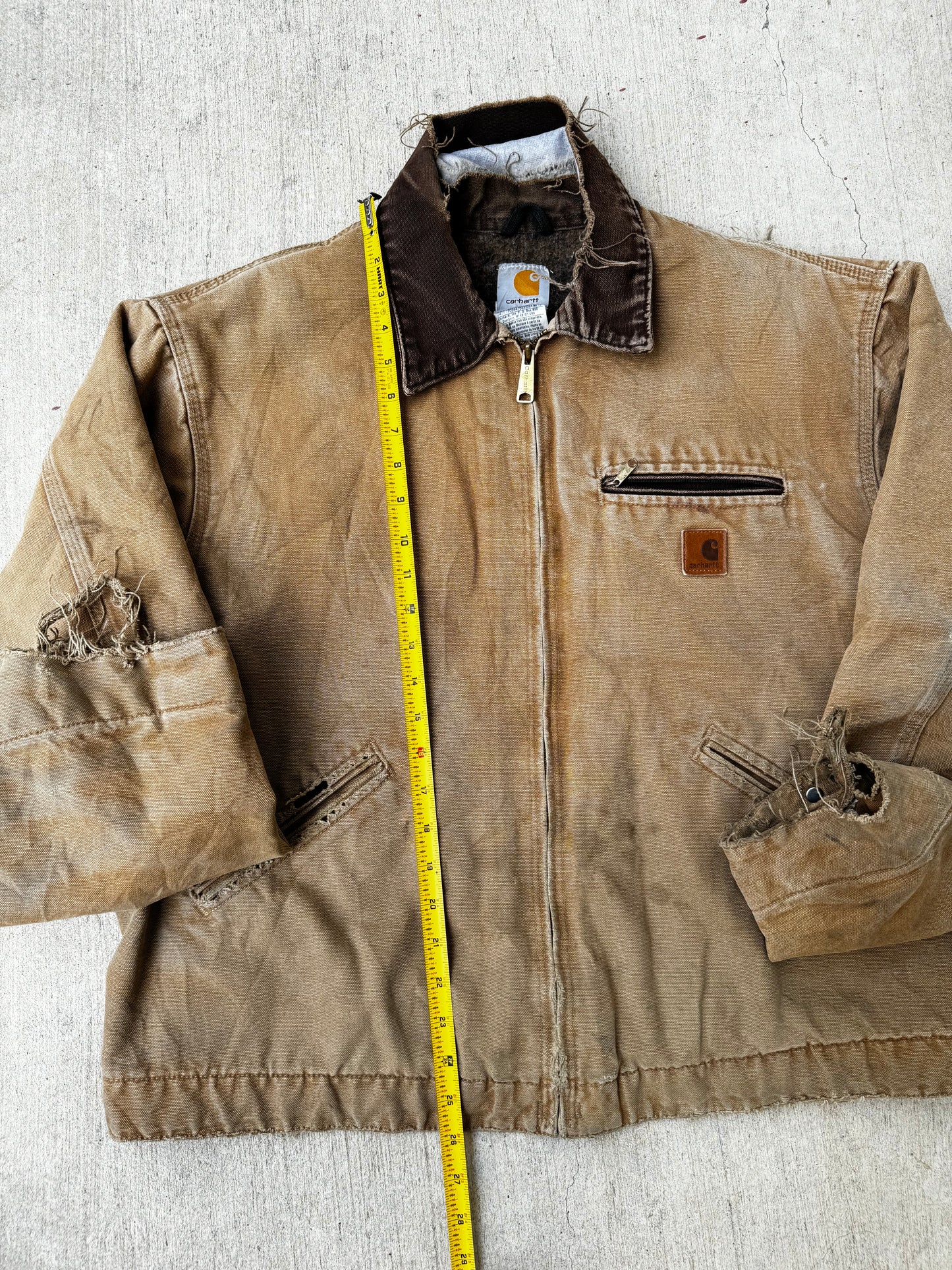 Vintage thrashed carhartt Detroit jacket