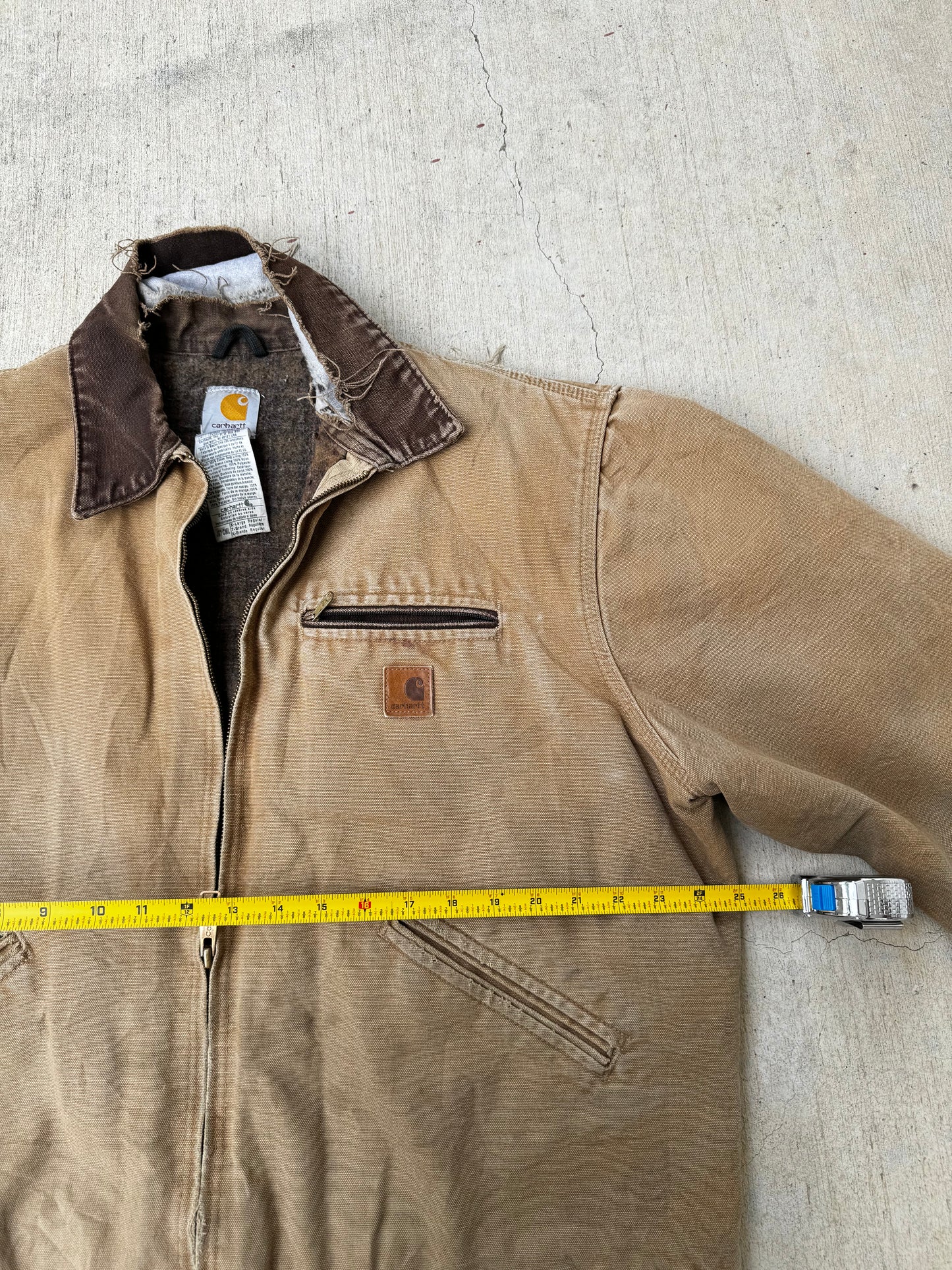 Vintage thrashed carhartt Detroit jacket